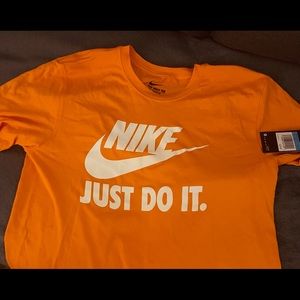 BRAND NEW!!! Nike shirt